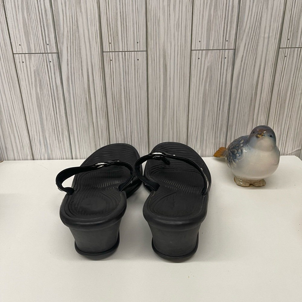Women’s Sketchers Black Wedge Sandals Size 9. Cute details on shoes, see images. - Picture 4 of 5